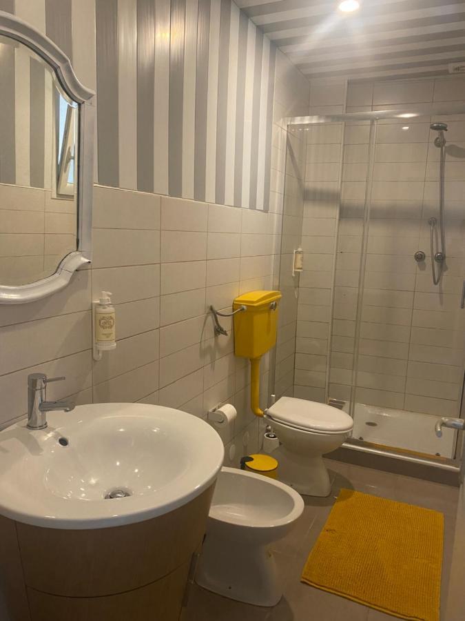 Casinha Historica Apartment กิมาไรส์ ภายนอก รูปภาพ